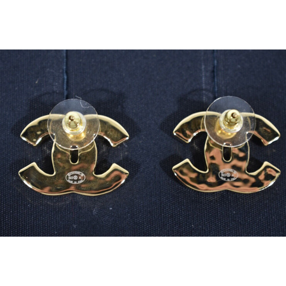 Chanel 23A Gold Orange Red Interlocking CC Logo Classic Statement Stud Earrings - Picture 12 of 12